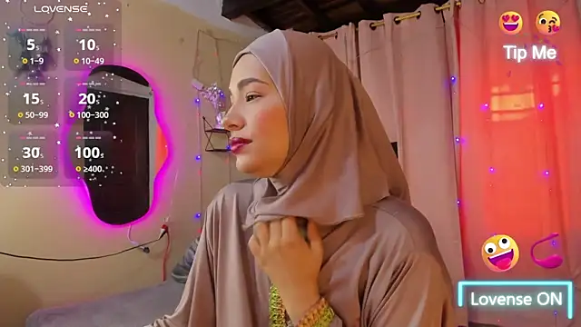 ShanaJamil online show from September 2025 12:09:01 PM