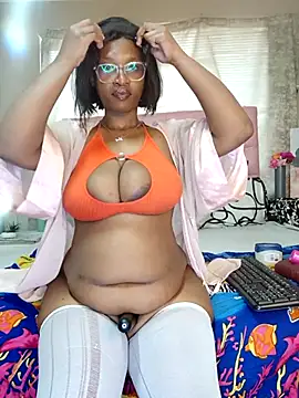 Snapshot of YummyChocTits chatting on October 2025 09:39:02 AM YummyChocTits online show from October 2025 09:39:02 AM