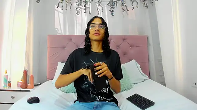 EthanBlackwoodd online show from November 2025 07:47:02 PM