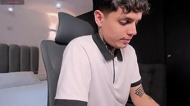 Declan-Fox online show from September 2025 04:03:01 AM