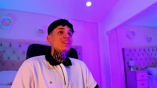 Declan-Fox online show from October 2025 04:48:01 AM