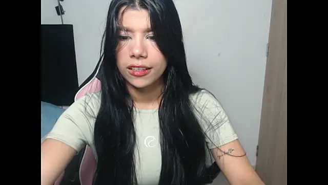 Snapshot of MayaScott11 chatting on May 2026 09:06:02 AM MayaScott11 online show from May 2026 09:06:02 AM