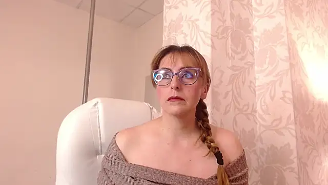 Snapshot of Ava_Raye chatting on September 2025 09:06:02 PM Ava Raye online show from September 2025 09:06:02 PM