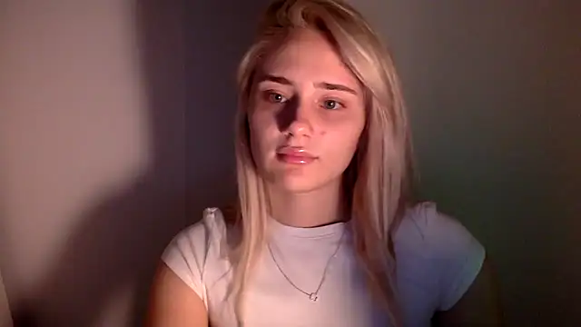 Snapshot of Rosvann chatting on November 2025 07:03:02 PM Rosvann online show from November 2025 07:03:02 PM