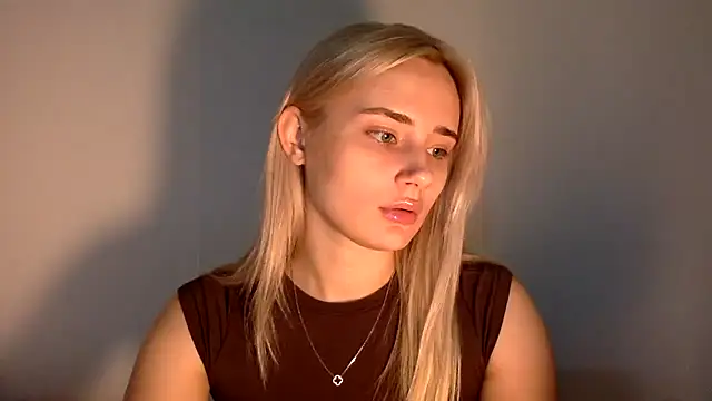 Snapshot of Rosvann chatting on November 2025 04:06:01 PM Rosvann online show from November 2025 04:06:01 PM