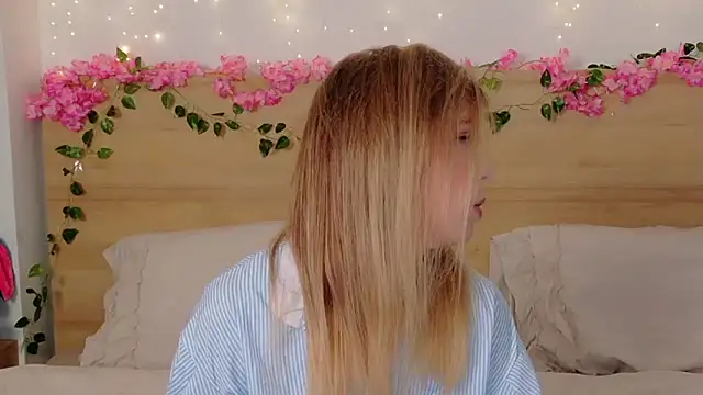 Snapshot of Lilith_Bonheur chatting on October 2025 08:43:02 PM Lilith Bonheur online show from October 2025 08:43:02 PM