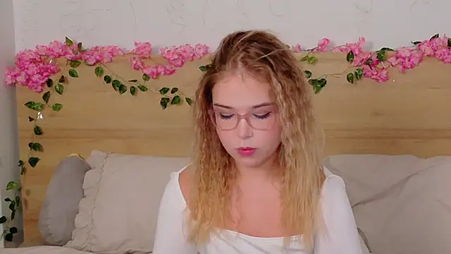 Snapshot of Lilith_Bonheur chatting on October 2025 08:32:01 PM Lilith Bonheur online show from October 2025 08:32:01 PM