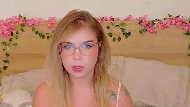 Snapshot of Lilith_Bonheur chatting on November 2025 09:05:02 PM Lilith Bonheur online show from November 2025 09:05:02 PM