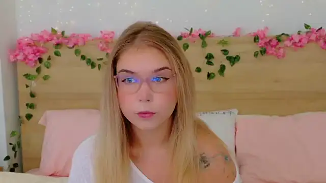 Snapshot of Lilith_Bonheur chatting on November 2025 02:01:01 AM Lilith Bonheur online show from November 2025 02:01:01 AM