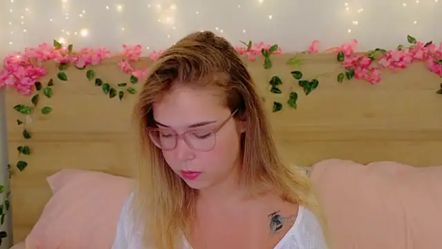 Snapshot of Lilith_Bonheur chatting on November 2025 10:09:01 PM Lilith Bonheur online show from November 2025 10:09:01 PM