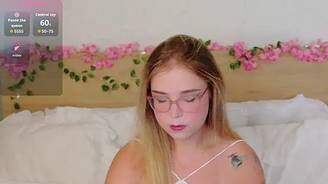 Snapshot of Lilith_Bonheur chatting on December 2025 10:04:02 PM Lilith Bonheur online show from December 2025 10:04:02 PM