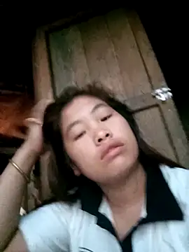 Luyen004 online show from April 2026 10:47:01 PM