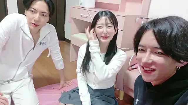 Snapshot of komei_abe chatting on November 2025 11:43:01 AM komei abe online show from November 2025 11:43:01 AM