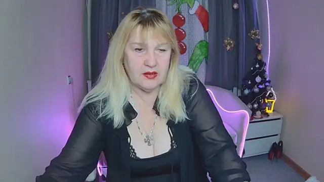 Snapshot of EmmaEllison chatting on December 2025 07:12:01 AM EmmaEllison online show from December 2025 07:12:01 AM