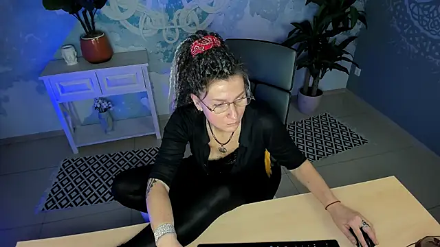 Snapshot of UmaSpace chatting on November 2025 05:06:02 AM UmaSpace online show from November 2025 05:06:02 AM