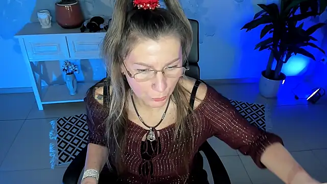 Snapshot of UmaSpace chatting on November 2025 05:11:01 AM UmaSpace online show from November 2025 05:11:01 AM