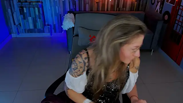 Snapshot of UmaSpace chatting on December 2025 05:01:01 AM UmaSpace online show from December 2025 05:01:01 AM