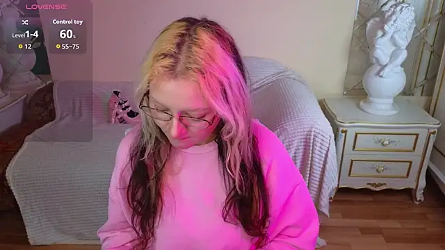 Snapshot of JuicyLullu chatting on December 2025 11:59:01 AM JuicyLullu online show from December 2025 11:59:01 AM