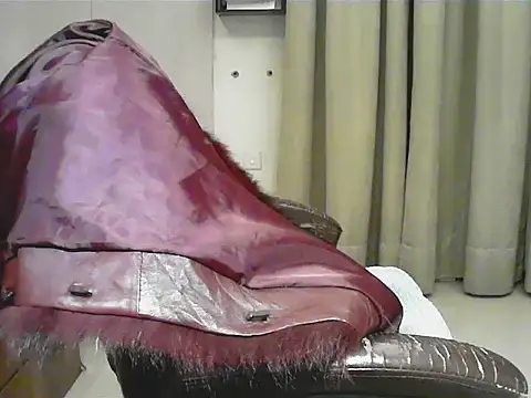 Snapshot of short_girl_ chatting on January 2026 01:26:01 PM short girl online show from January 2026 01:26:01 PM