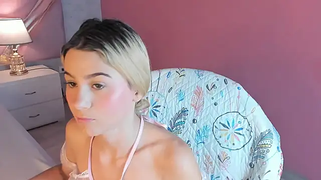 Snapshot of ChloeLaurentt chatting on November 2025 02:49:02 PM ChloeLaurentt online show from November 2025 02:49:02 PM