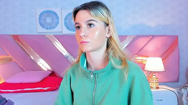 Snapshot of ChloeLaurentt chatting on December 2025 02:15:01 PM ChloeLaurentt online show from December 2025 02:15:01 PM