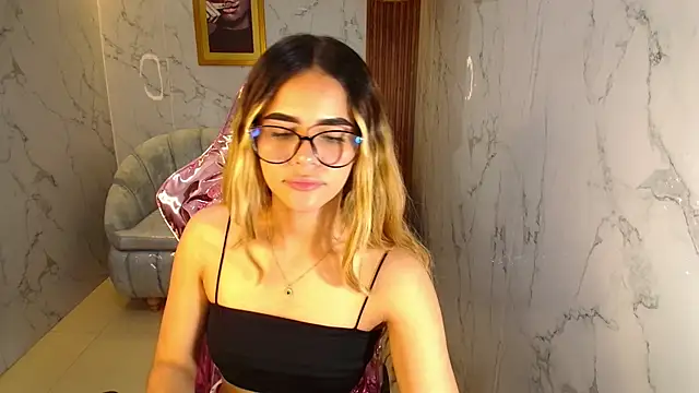 Snapshot of lilith4_s chatting on October 2025 10:52:01 PM lilith4 s online show from October 2025 10:52:01 PM