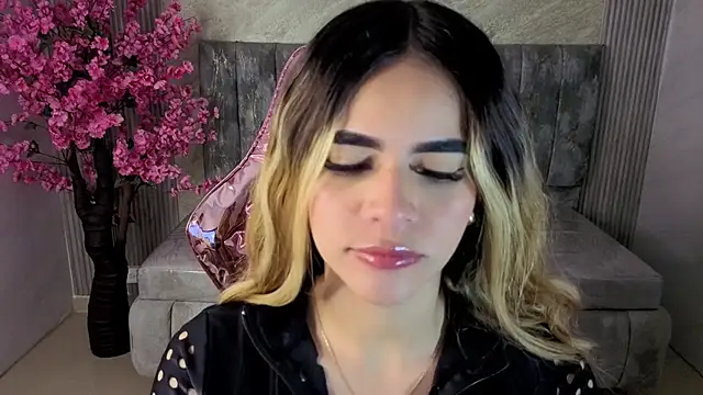 Snapshot of lilith4_s chatting on October 2025 03:20:02 AM lilith4 s online show from October 2025 03:20:02 AM