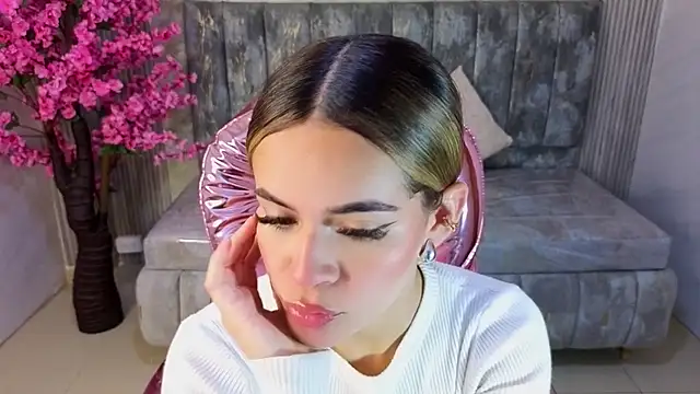 Snapshot of lilith4_s chatting on November 2025 08:19:01 PM lilith4 s online show from November 2025 08:19:01 PM