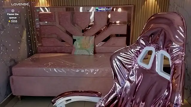 lilith4 s online show from March 2026 08:13:01 PM