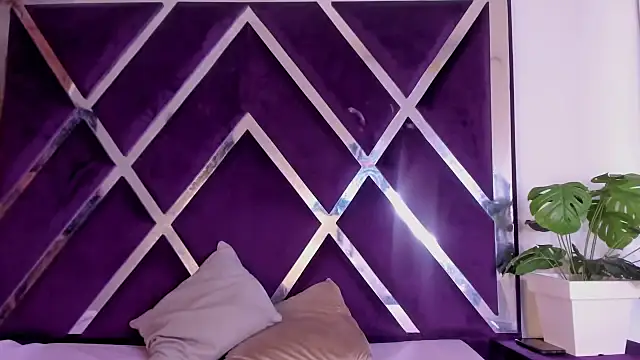 angelkyraasm online show from February 2026 12:43:02 PM