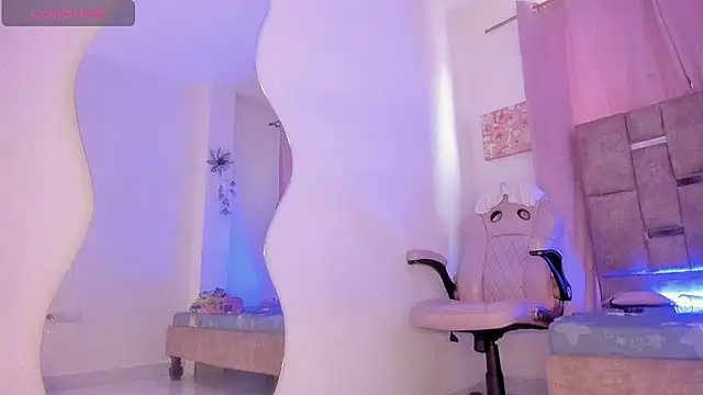 Mia royal online show from February 2026 09:00:02 PM