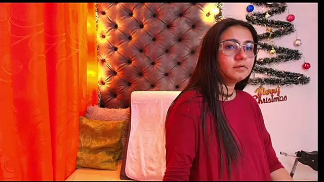 Luna021 1 online show from December 2025 07:53:01 PM