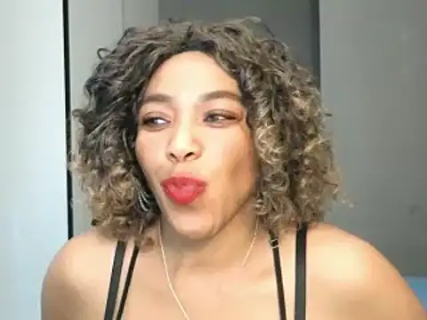 Snapshot of Lillyan_N chatting on November 2025 11:27:02 AM Lillyan N online show from November 2025 11:27:02 AM