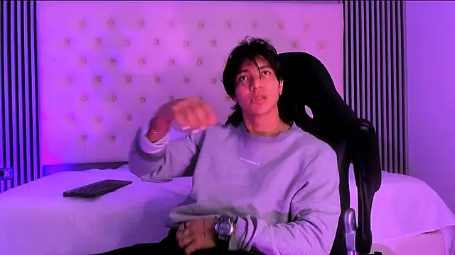 Snapshot of toji_luxxer chatting on November 2025 10:10:02 PM toji luxxer online show from November 2025 10:10:02 PM