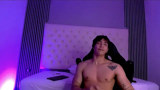 Snapshot of toji_luxxer chatting on November 2025 08:46:02 AM toji luxxer online show from November 2025 08:46:02 AM