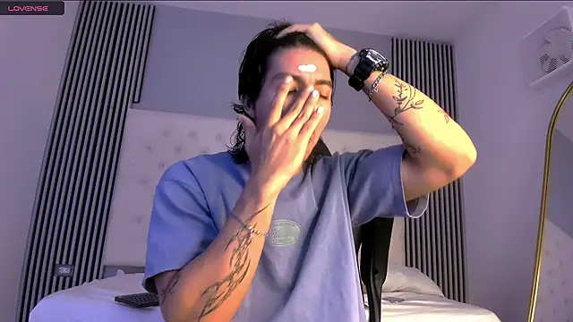 Snapshot of toji_luxxer chatting on November 2025 08:14:01 PM toji luxxer online show from November 2025 08:14:01 PM