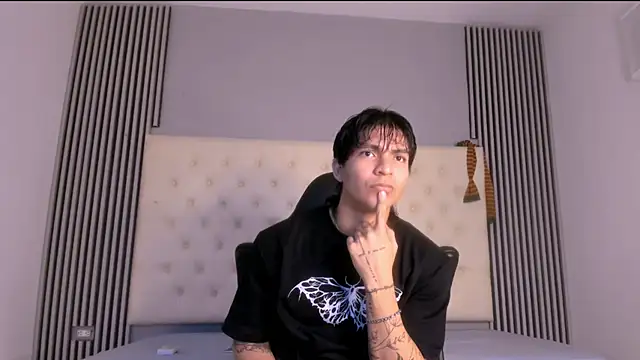 Snapshot of toji_luxxer chatting on November 2025 08:44:01 PM toji luxxer online show from November 2025 08:44:01 PM