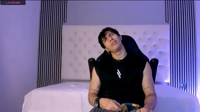 Snapshot of toji_luxxer chatting on December 2025 04:09:01 AM toji luxxer online show from December 2025 04:09:01 AM