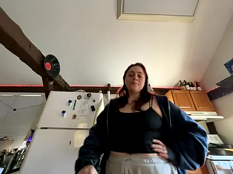 Snapshot of PeridotPrincessOfficial chatting on November 2025 06:53:01 PM PeridotPrincessOfficial online show from November 2025 06:53:01 PM