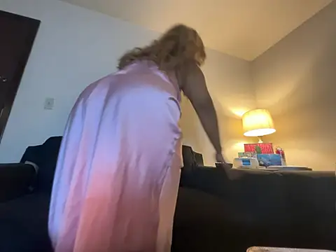 Snapshot of GoddessFatPuss chatting on May 2026 06:18:01 AM GoddessFatPuss online show from May 2026 06:18:01 AM