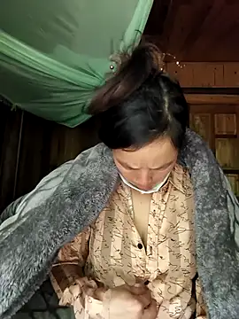 Snapshot of lily-00 chatting on November 2025 06:23:02 AM lily-00 online show from November 2025 06:23:02 AM