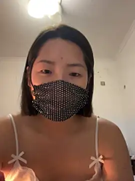 TiNa wiwi online show from October 2025 04:35:01 PM