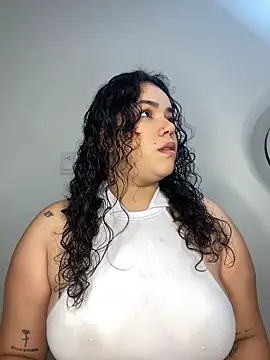 krisstenSantos online show from October 2025 01:59:02 PM