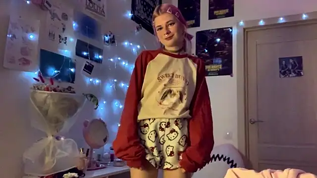 Snapshot of PinkVampire chatting on September 2025 08:46:01 PM PinkVampire online show from September 2025 08:46:01 PM