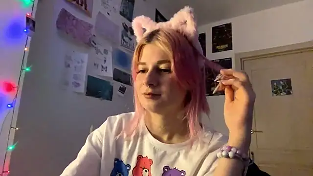 Snapshot of PinkVampire chatting on October 2025 09:25:02 PM PinkVampire online show from October 2025 09:25:02 PM