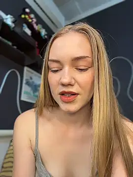 MilaMoone online show from June 2026 11:20:02 AM