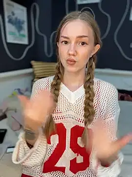 Snapshot of MilaMoone chatting on June 2026 12:07:02 PM MilaMoone online show from June 2026 12:07:02 PM