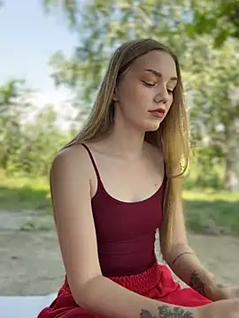 Snapshot of MilaMoone chatting on June 2026 09:40:01 AM MilaMoone online show from June 2026 09:40:01 AM