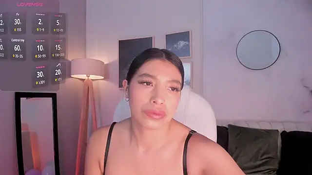 Tiffany Low online show from October 2025 01:34:01 PM