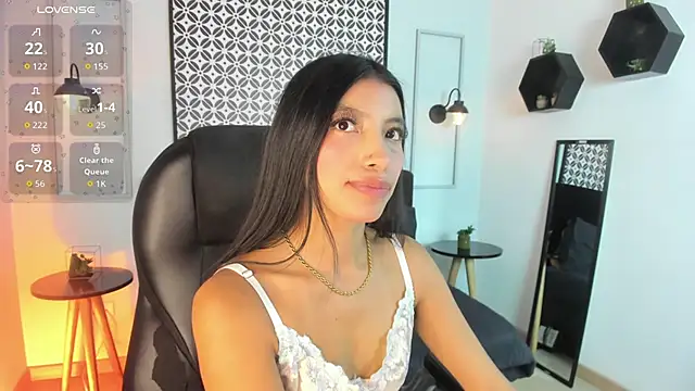 Tiffany Low online show from March 2026 02:53:01 PM